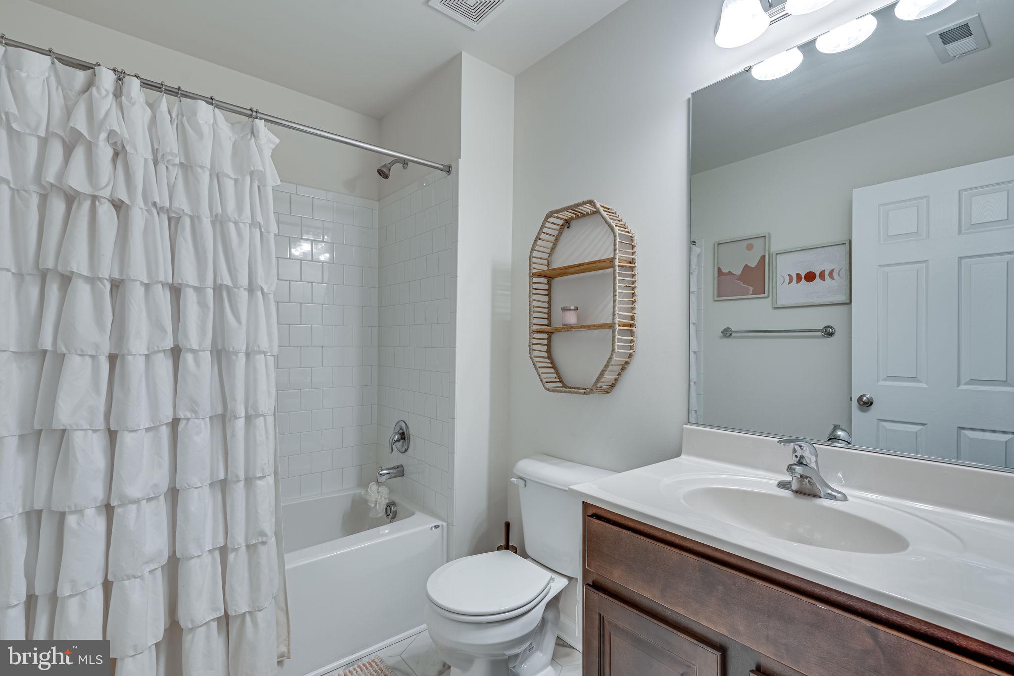 PRINCE FREDERICK CROSSING - Residential Lease