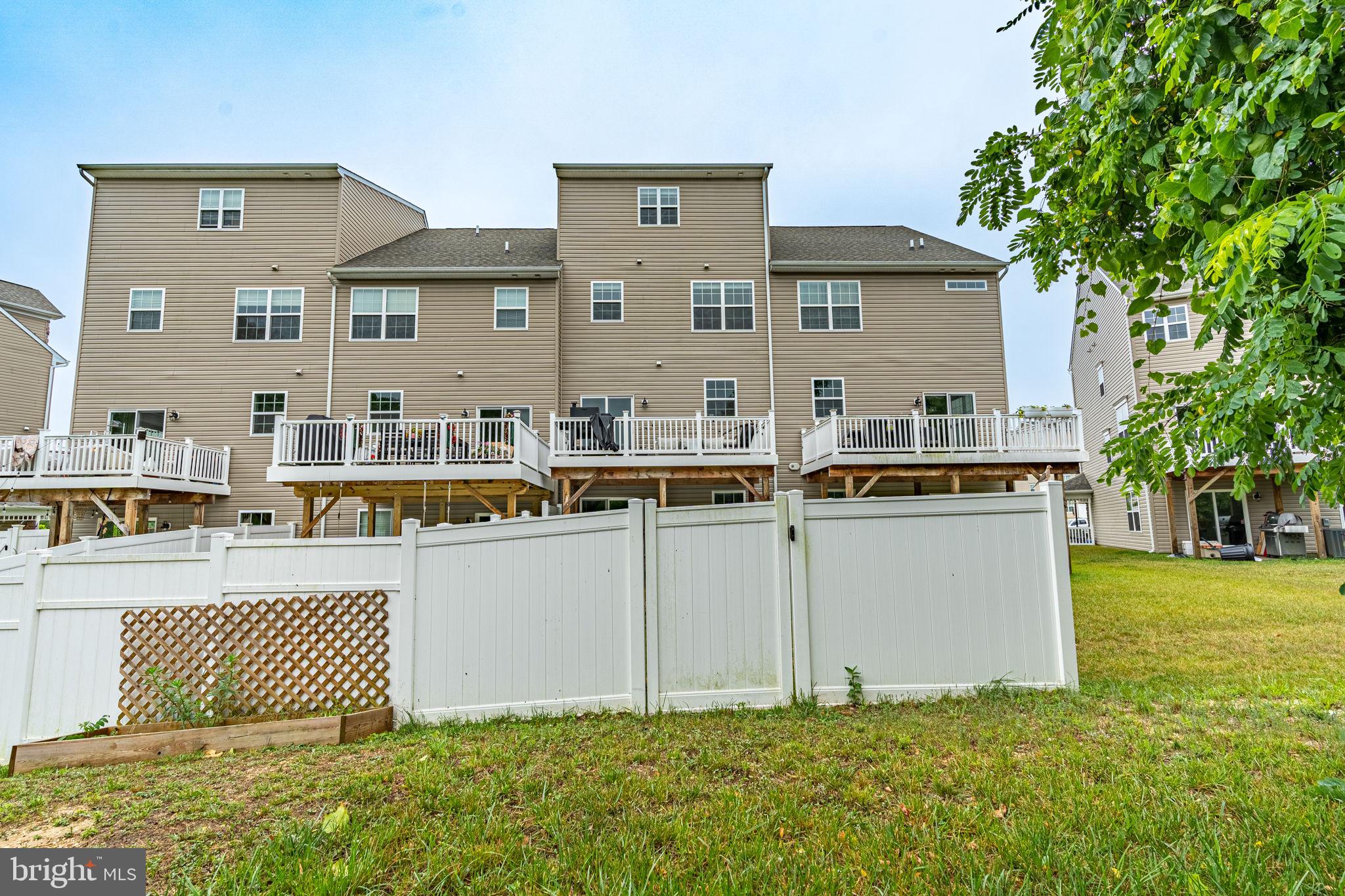 PRINCE FREDERICK CROSSING - Residential Lease