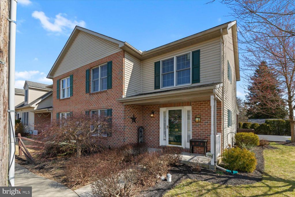 Photo of 19 W COLEBROOK ST, MANHEIM, PA 17545 (MLS # PALA2032486)