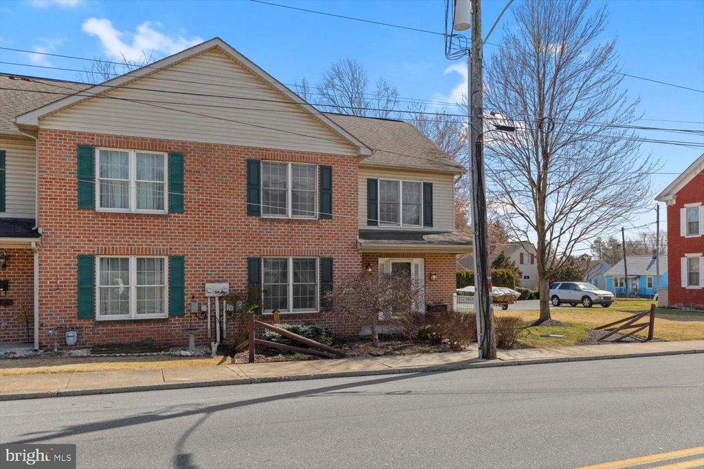 Photo of 19 W COLEBROOK ST, MANHEIM, PA 17545 (MLS # PALA2032486)