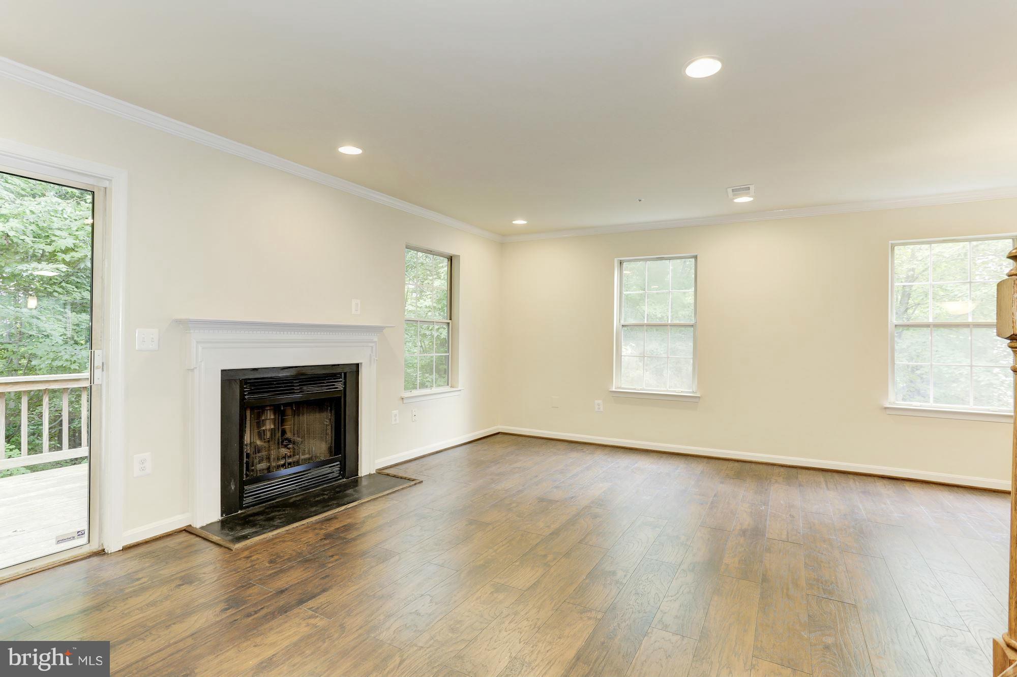 HILL OAKS CONDO PHASE 1- - Residential