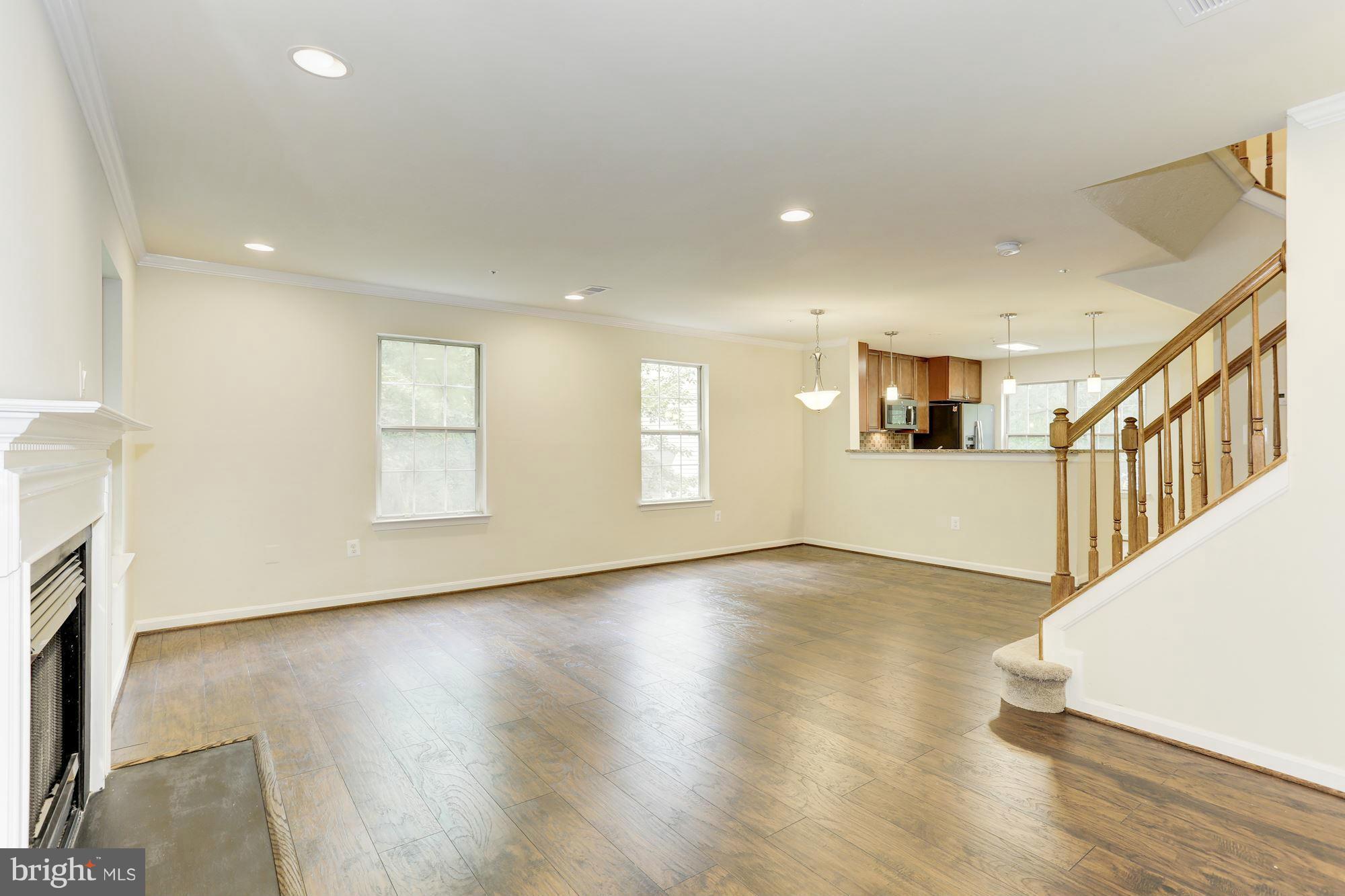 HILL OAKS CONDO PHASE 1- - Residential