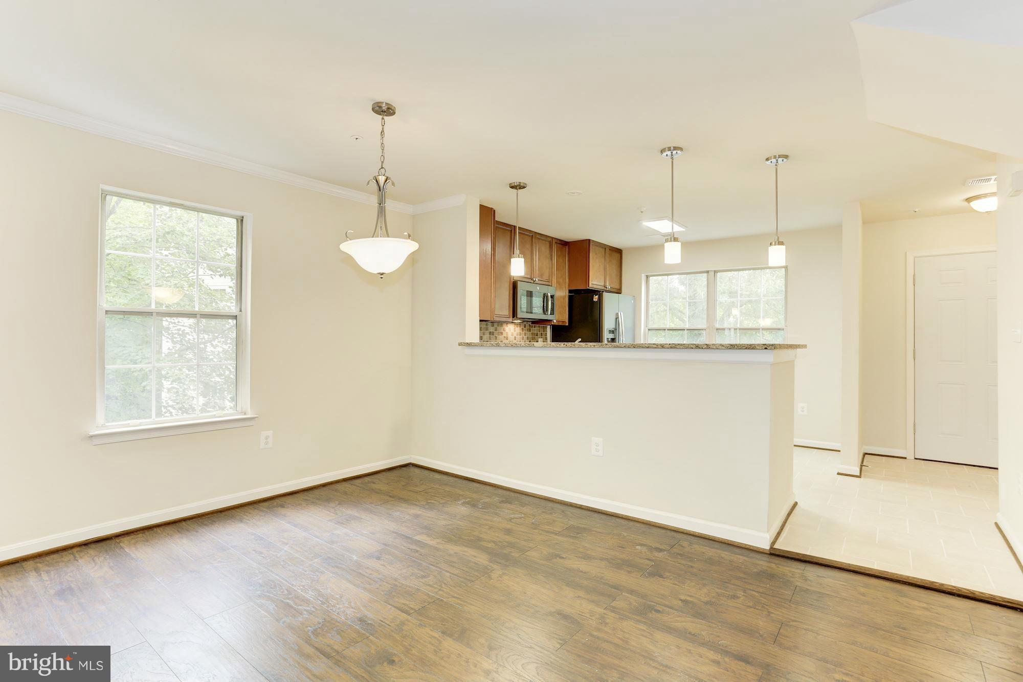 HILL OAKS CONDO PHASE 1- - Residential