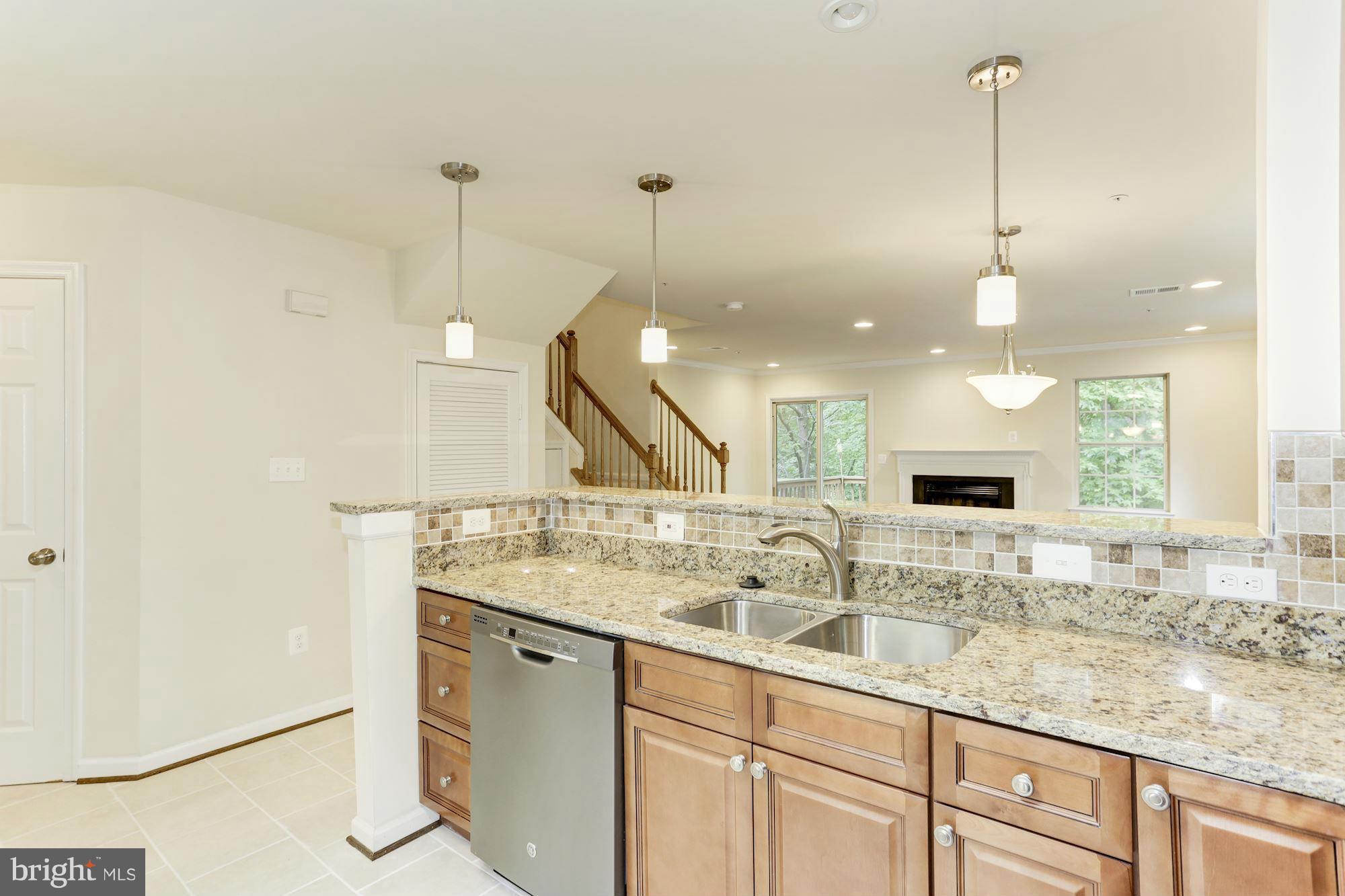 HILL OAKS CONDO PHASE 1- - Residential