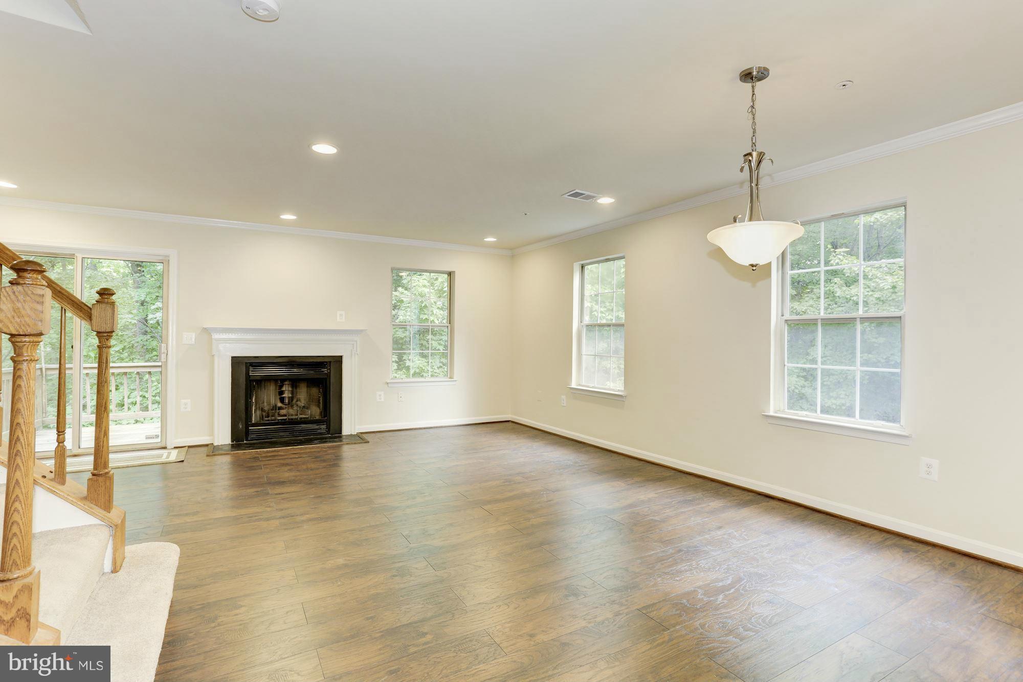 HILL OAKS CONDO PHASE 1- - Residential