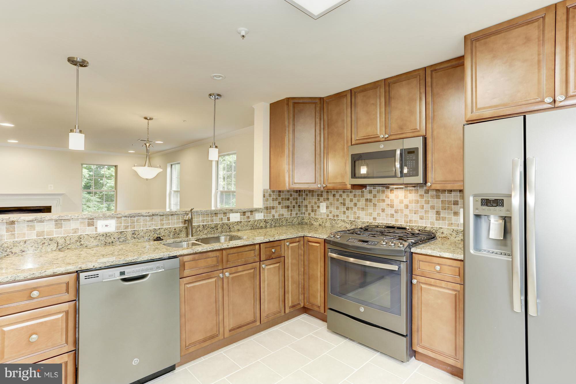 HILL OAKS CONDO PHASE 1- - Residential