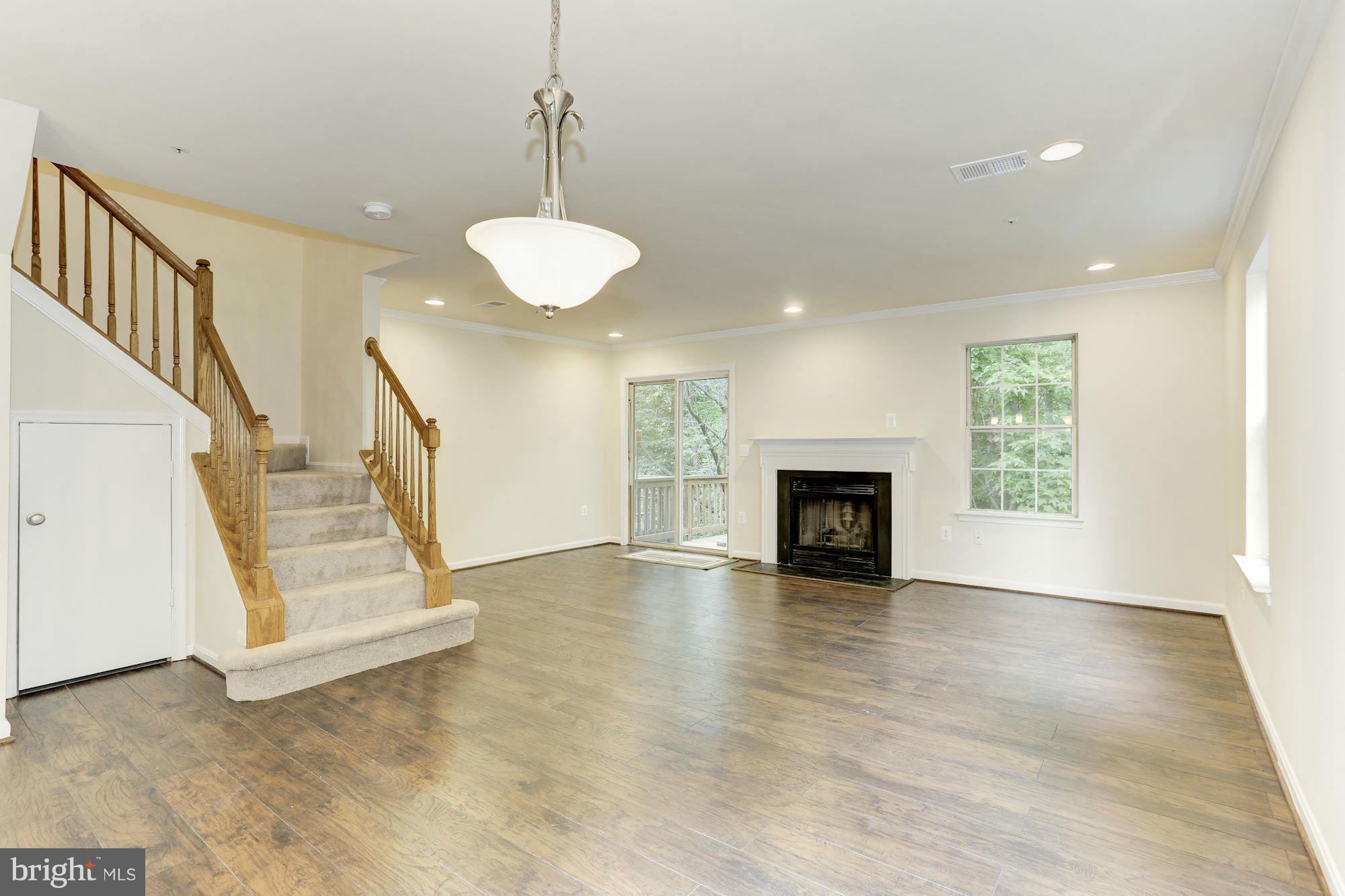 HILL OAKS CONDO PHASE 1- - Residential