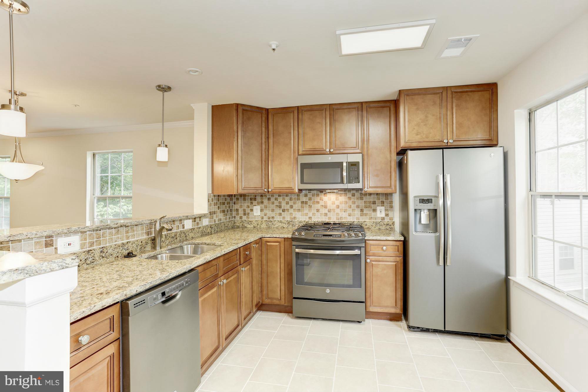 HILL OAKS CONDO PHASE 1- - Residential