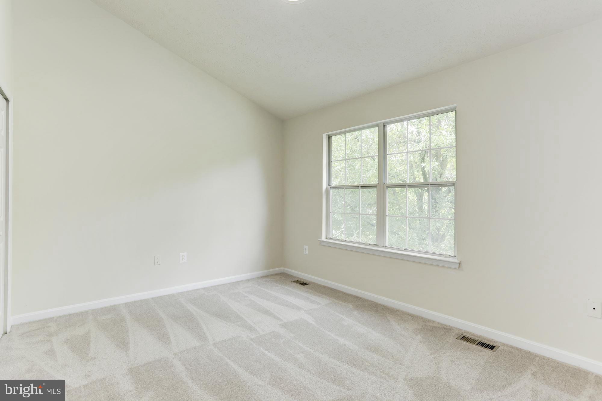 HILL OAKS CONDO PHASE 1- - Residential