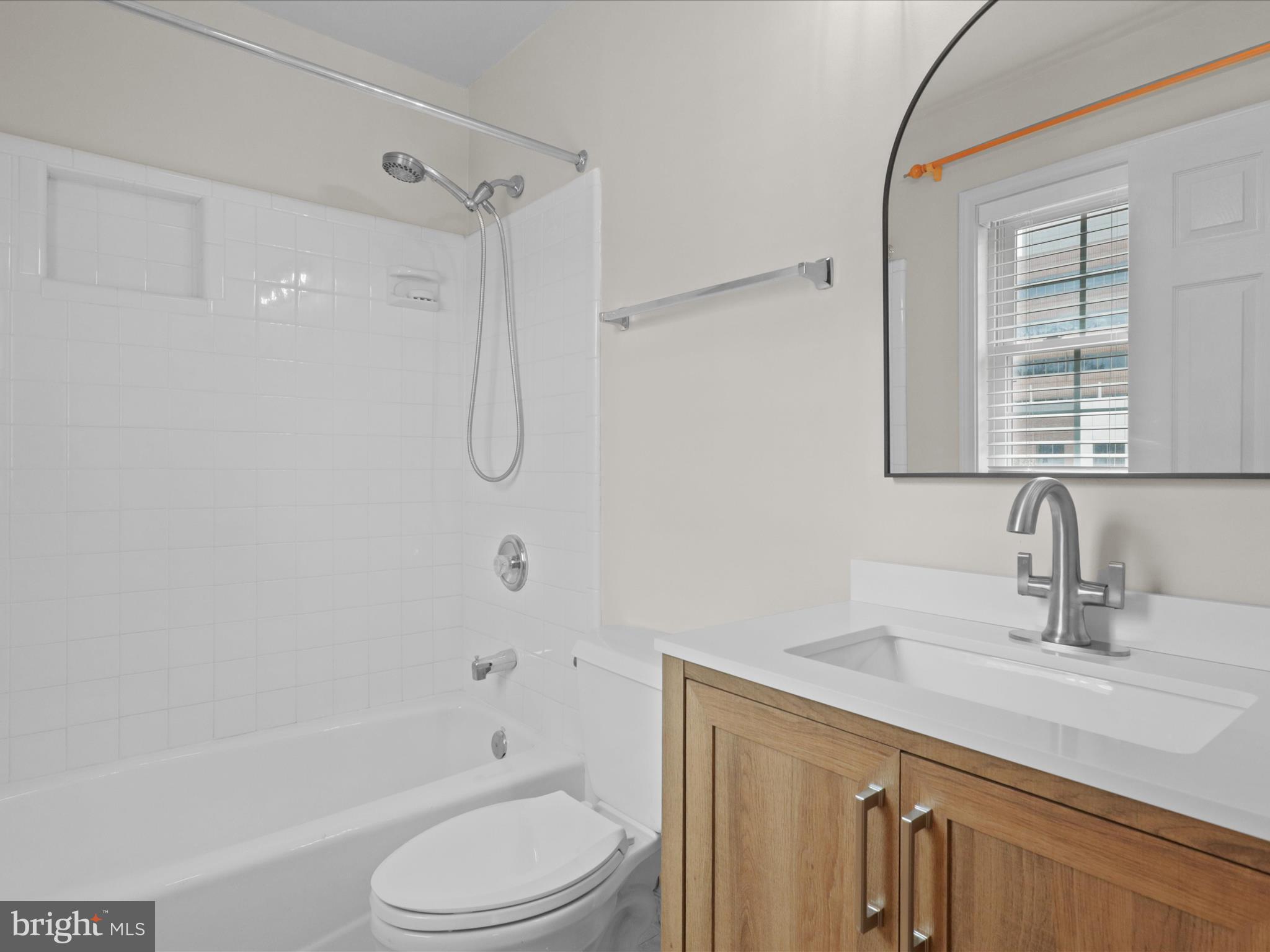 HIGHVIEW PARK - Residential Lease