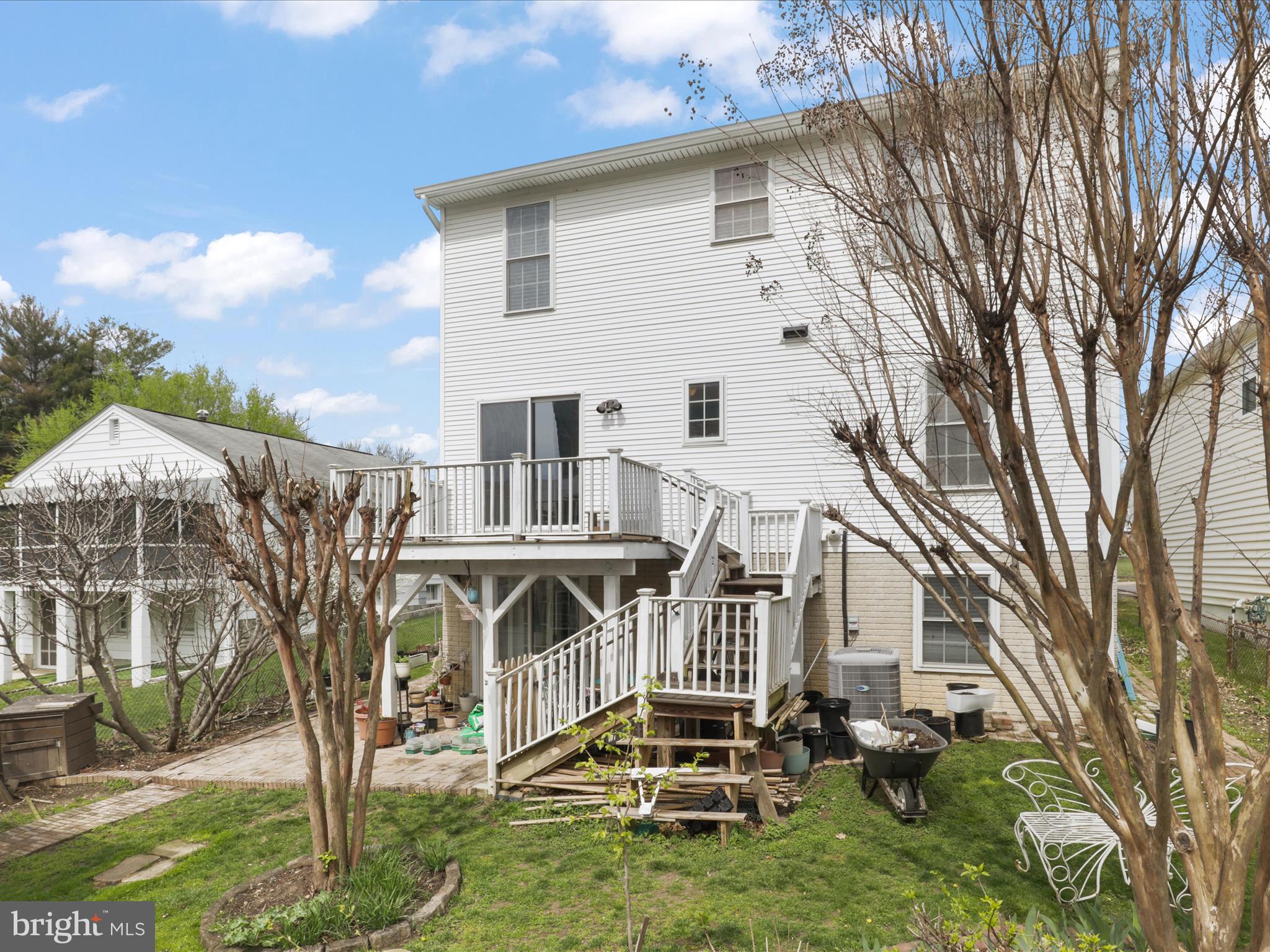 HIGHVIEW PARK - Residential Lease