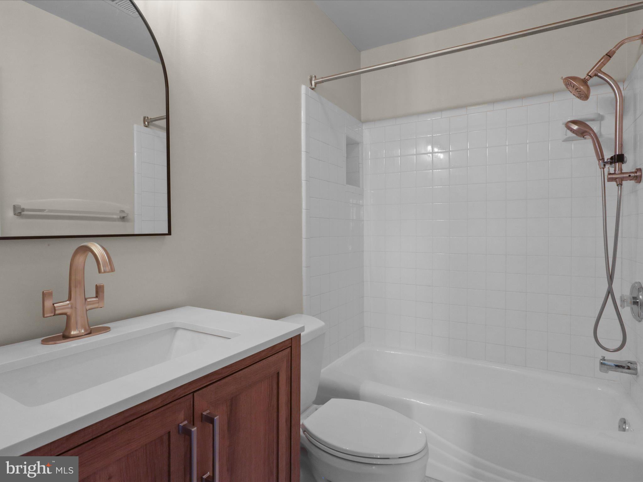 HIGHVIEW PARK - Residential Lease