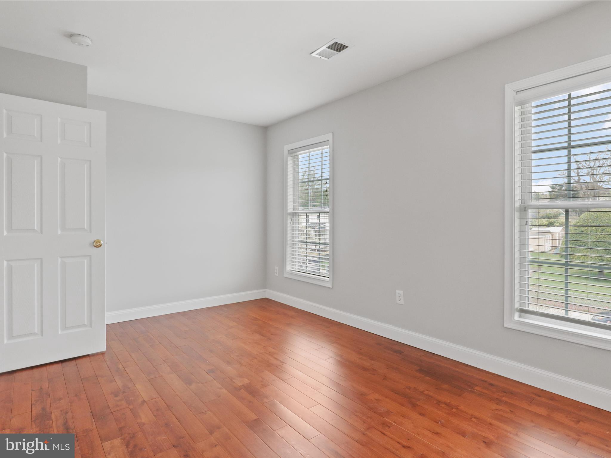 HIGHVIEW PARK - Residential Lease