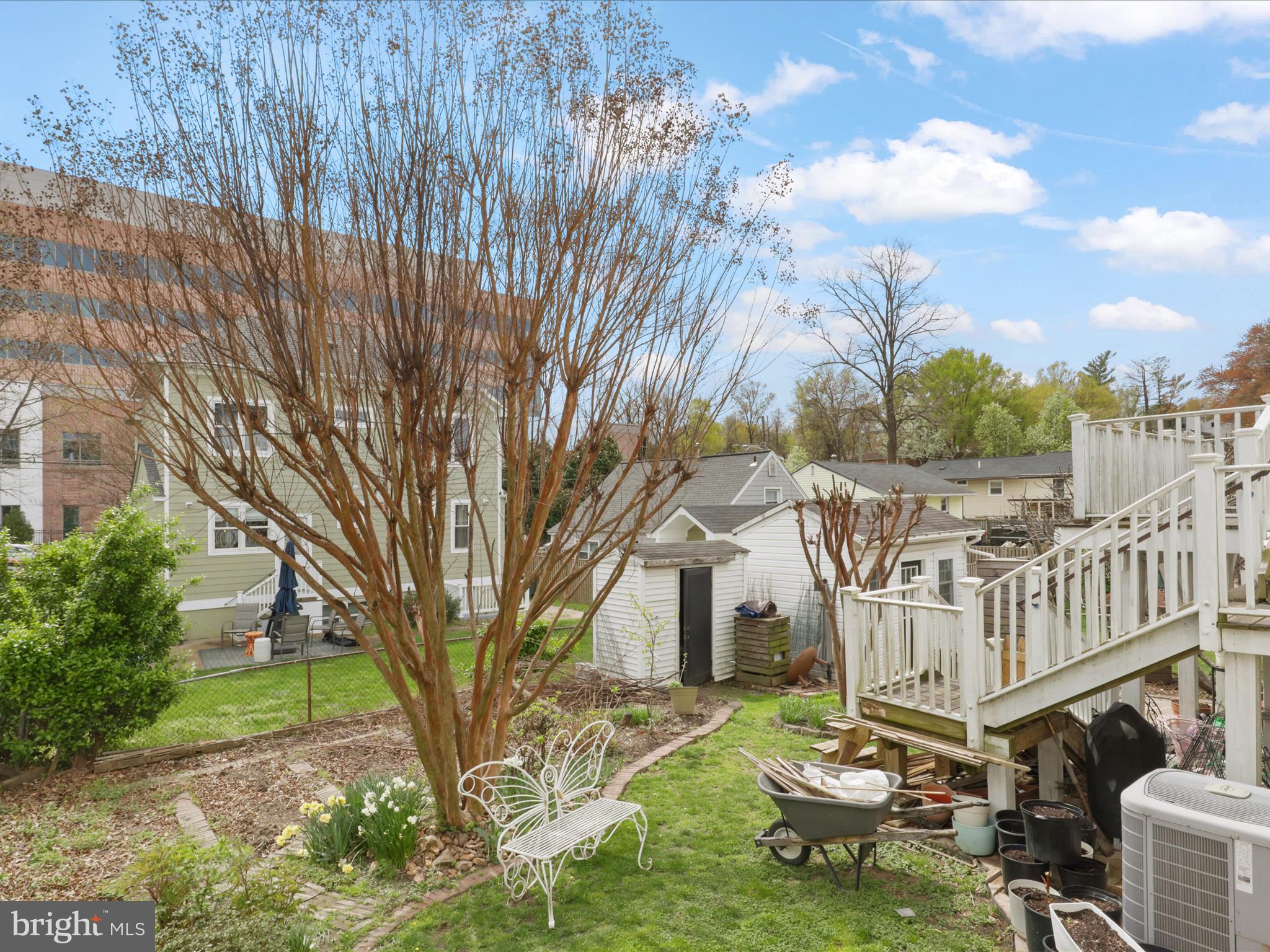 HIGHVIEW PARK - Residential Lease