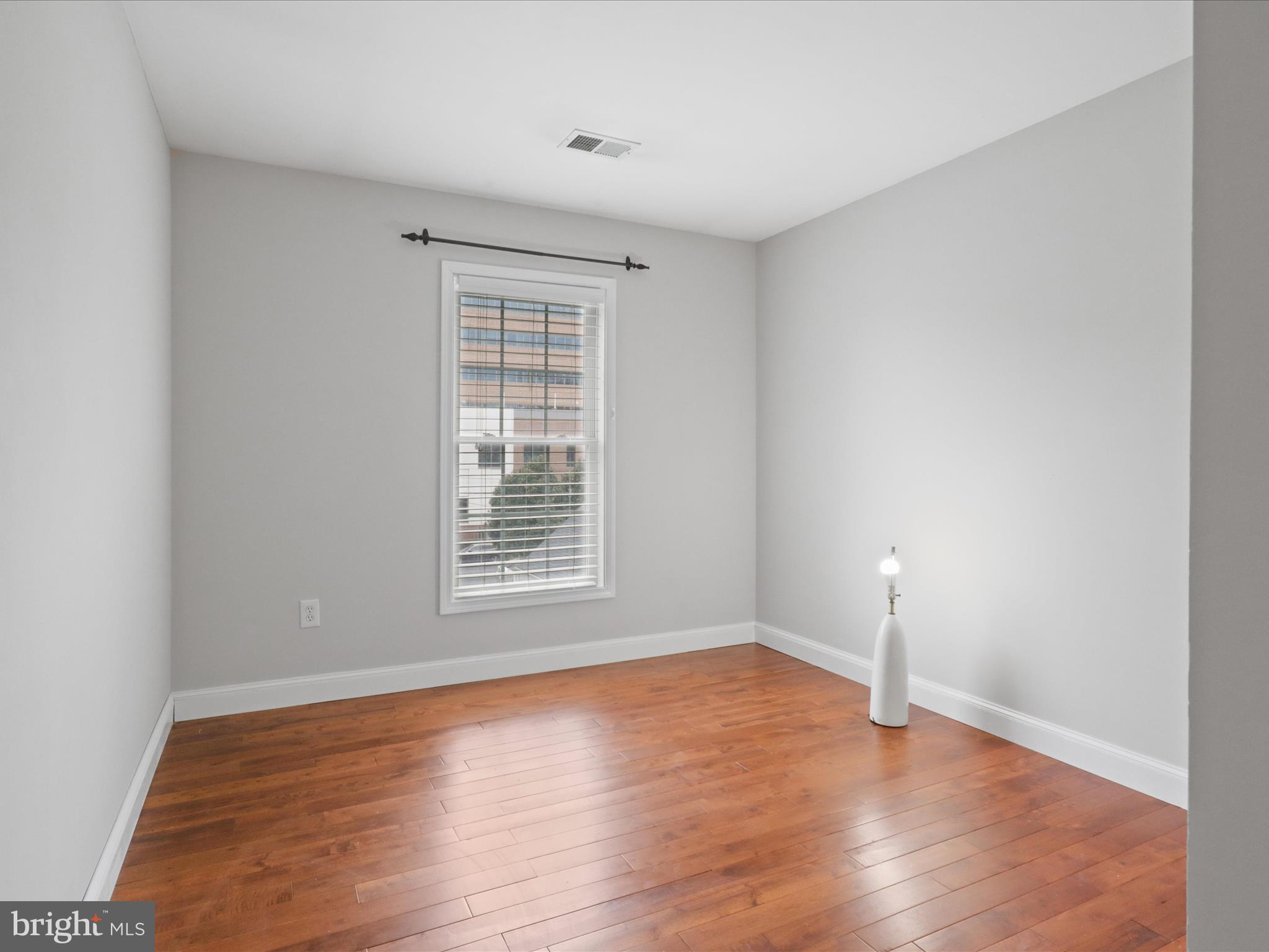 HIGHVIEW PARK - Residential Lease