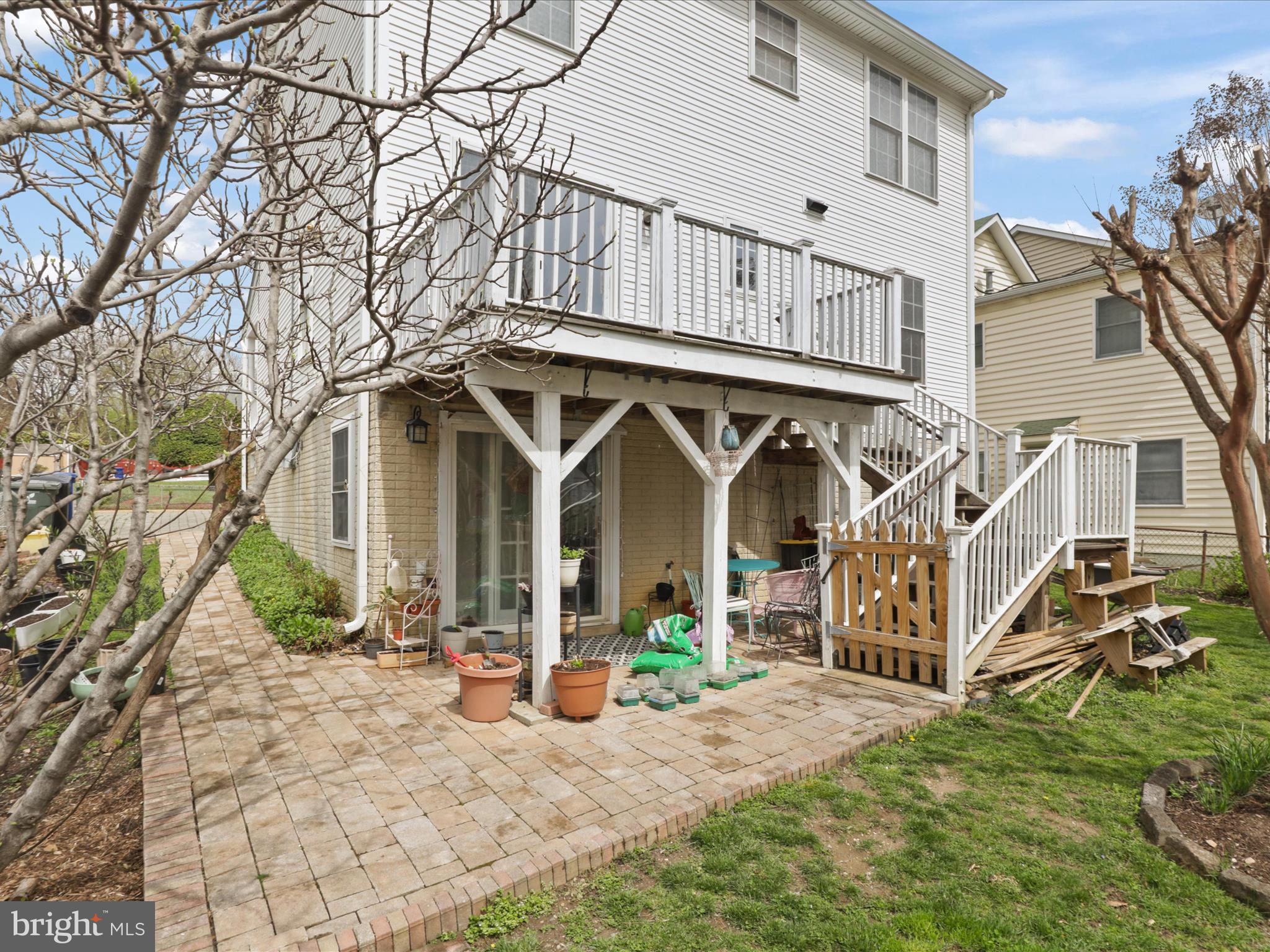 HIGHVIEW PARK - Residential Lease