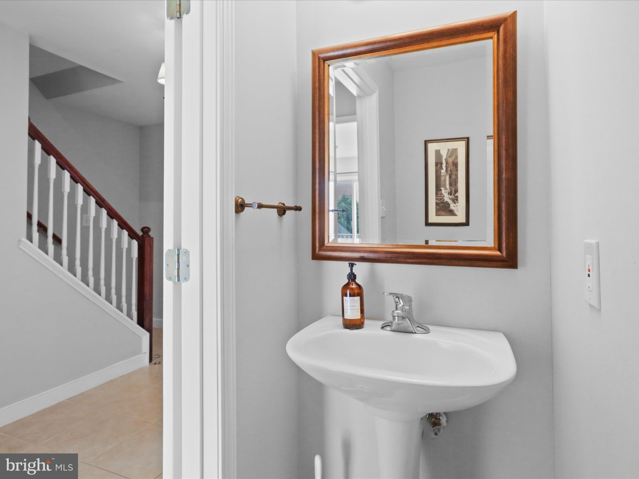 HIGHVIEW PARK - Residential Lease