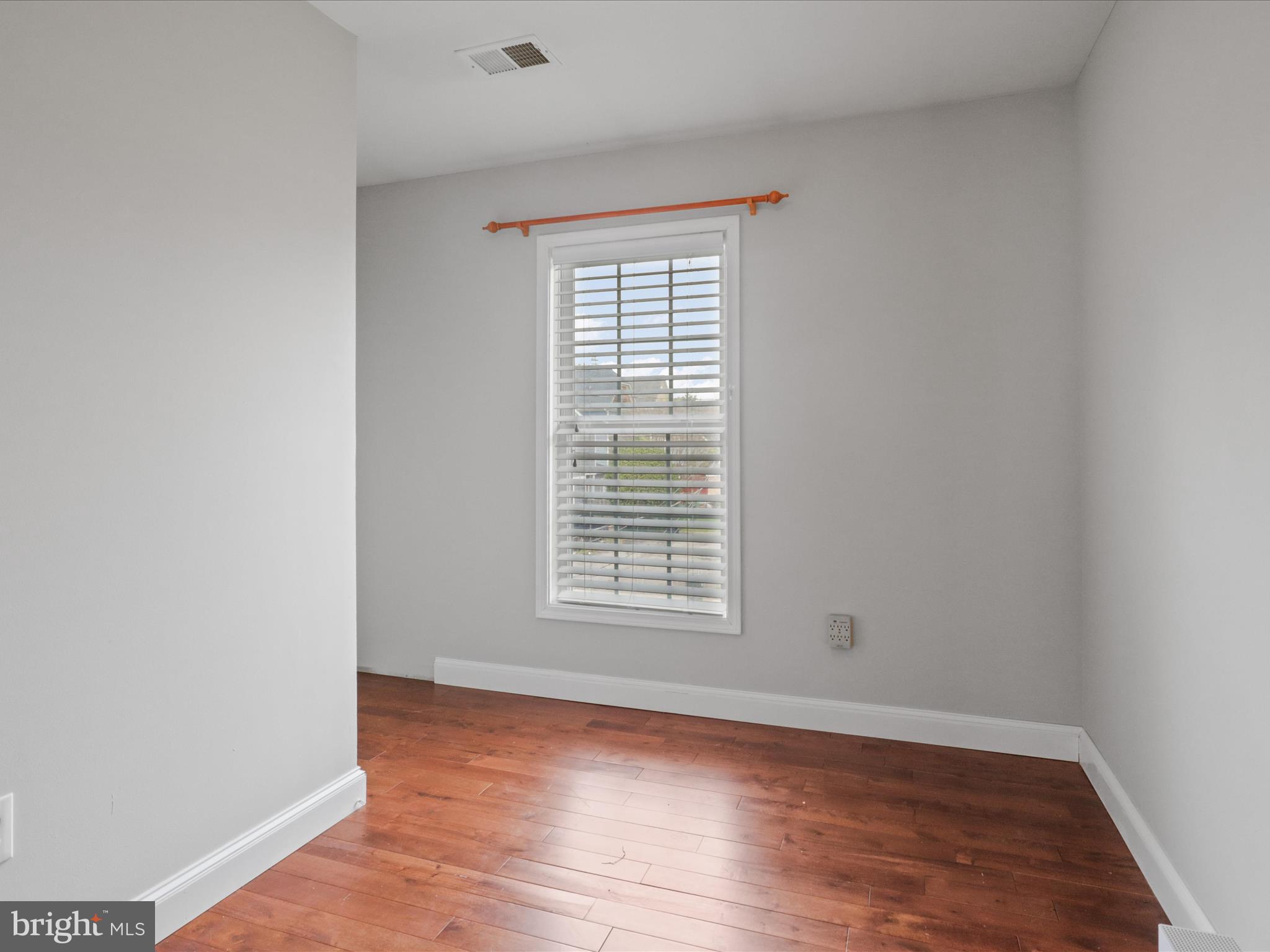 HIGHVIEW PARK - Residential Lease