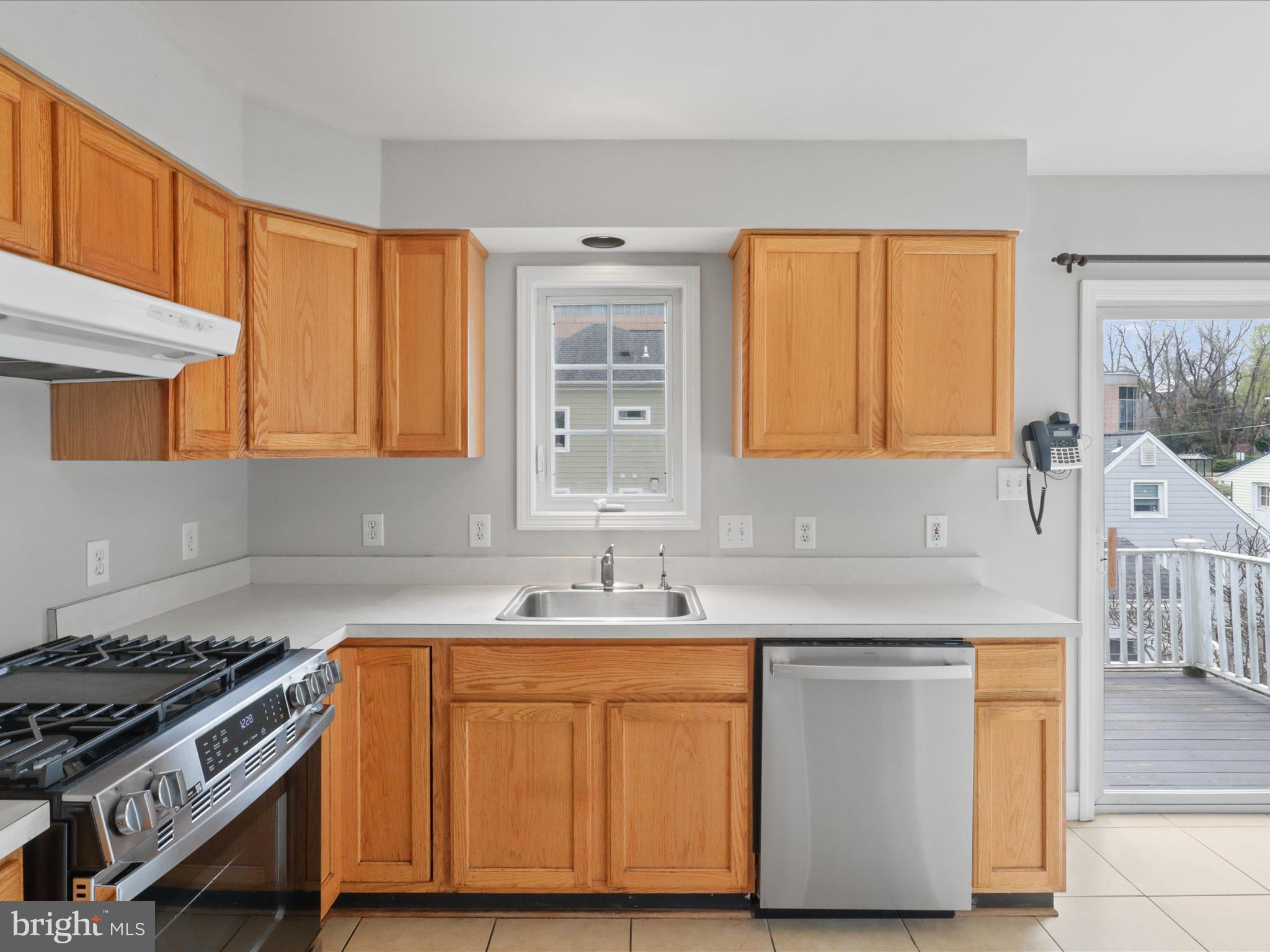 HIGHVIEW PARK - Residential Lease