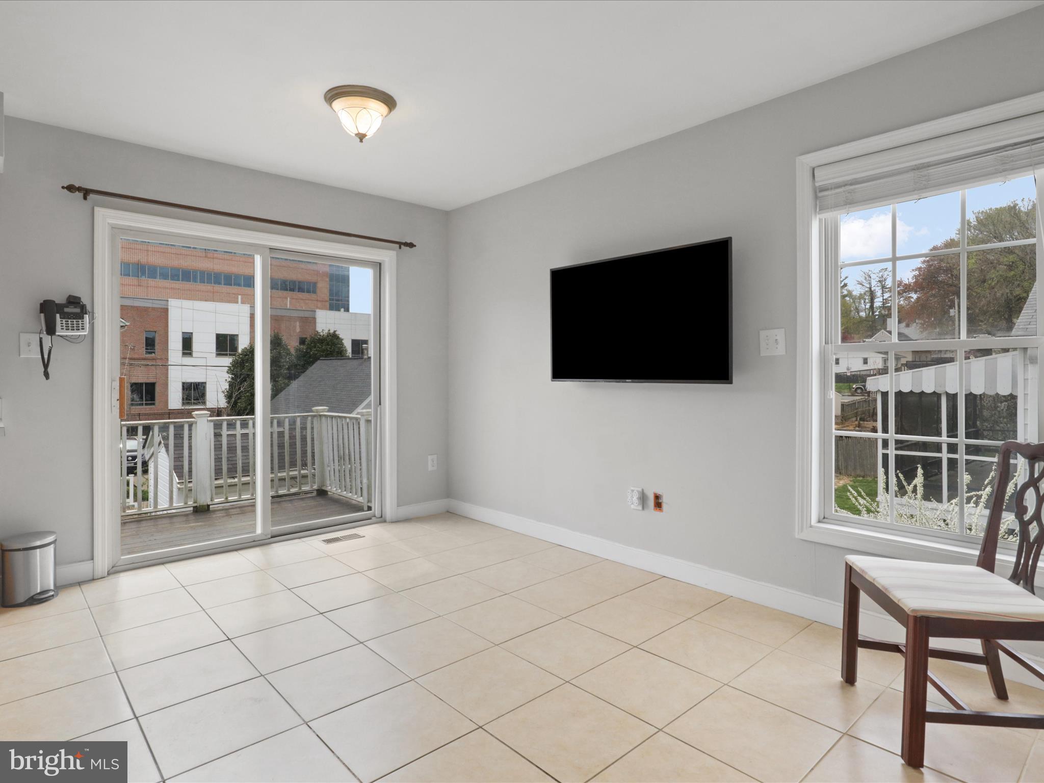 HIGHVIEW PARK - Residential Lease