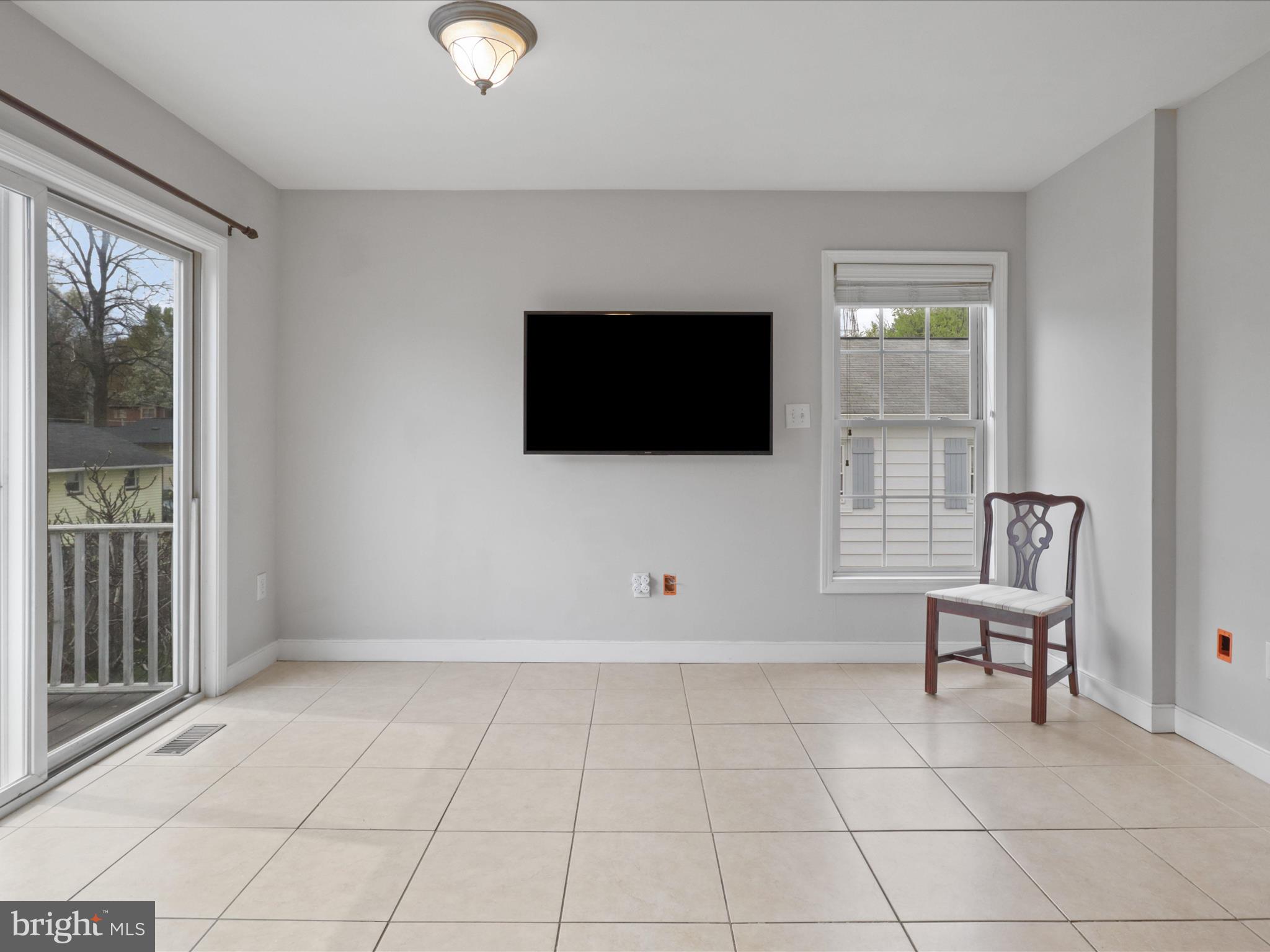 HIGHVIEW PARK - Residential Lease