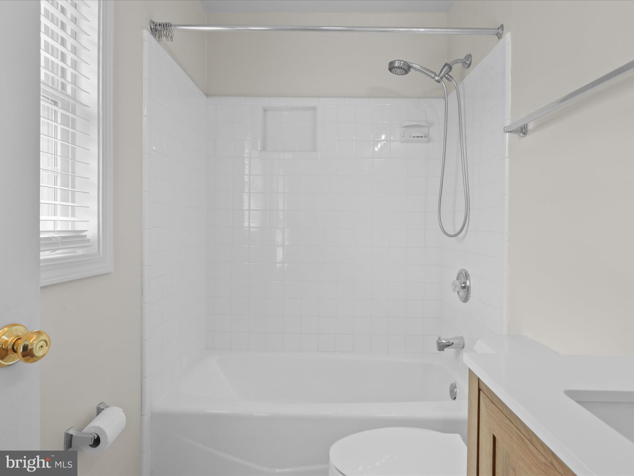 HIGHVIEW PARK - Residential Lease