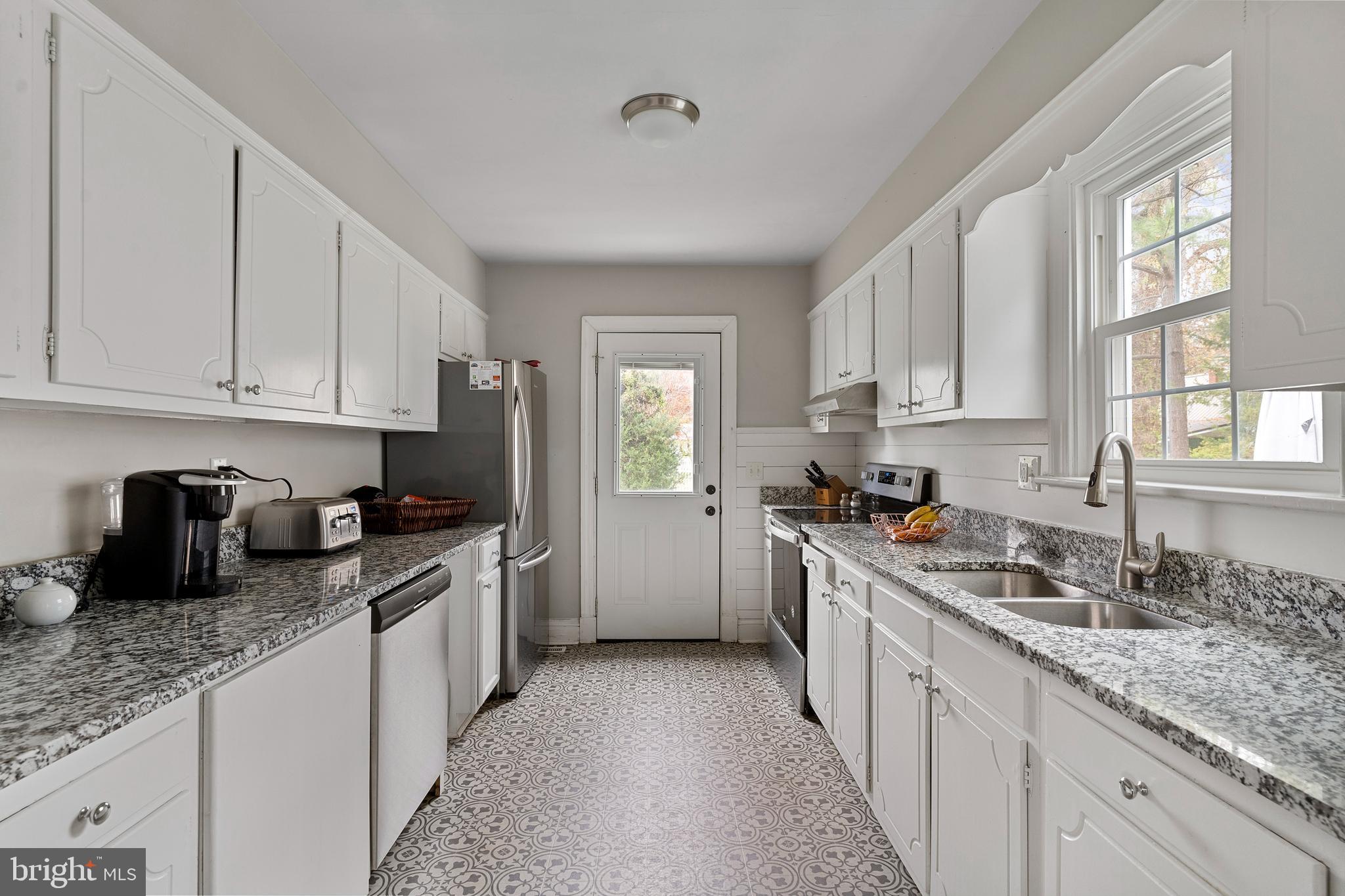 WHITE CREST - Residential