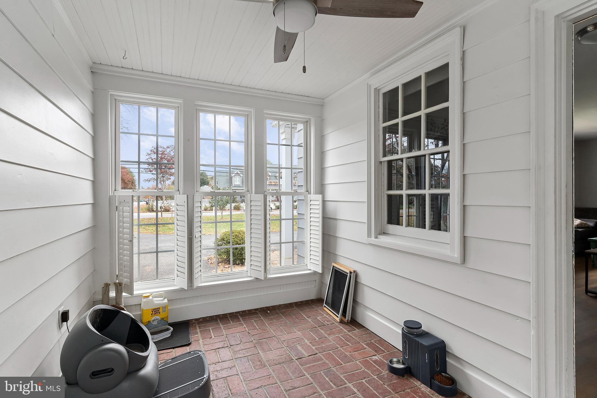 WHITE CREST - Residential