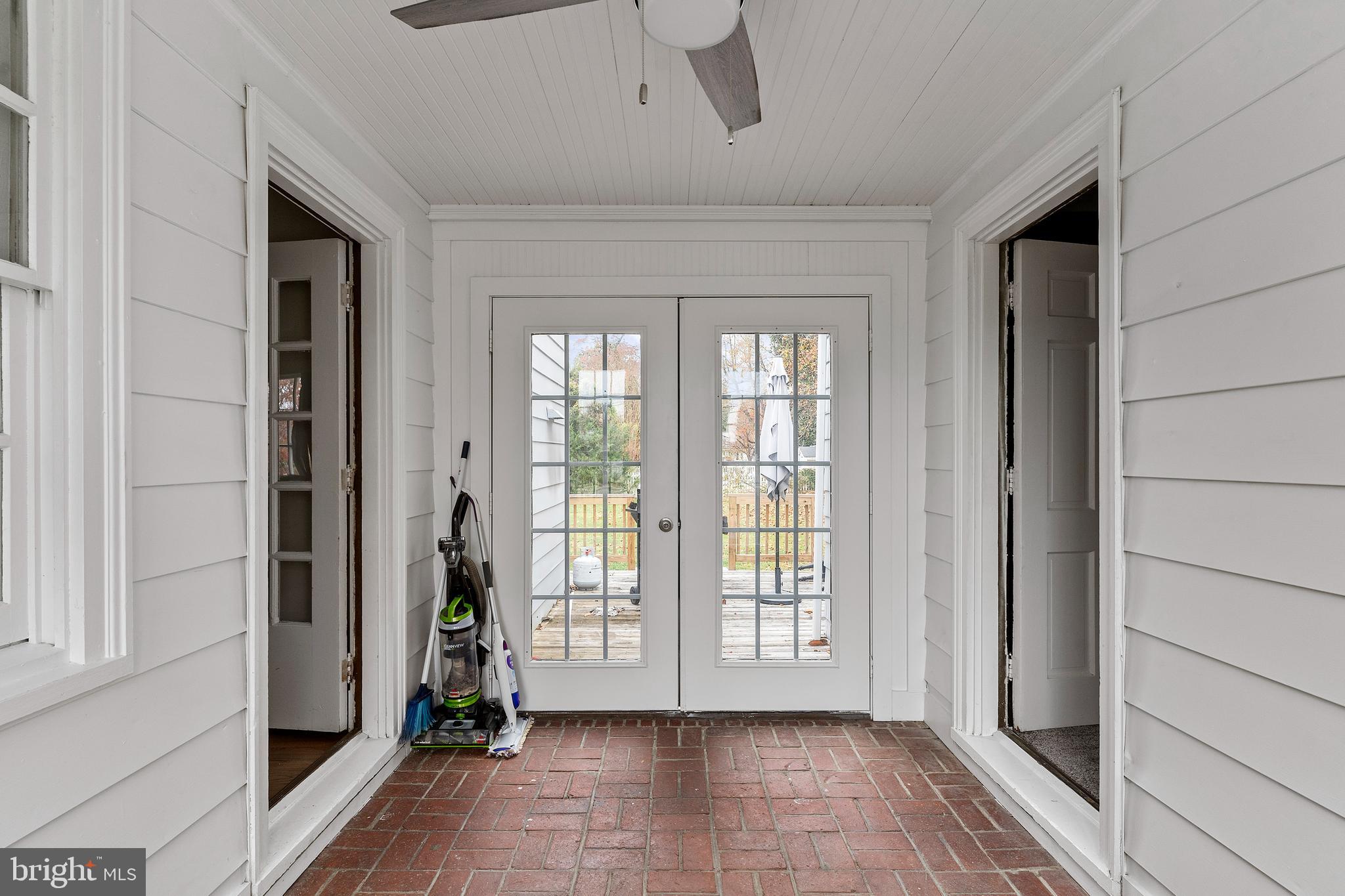 WHITE CREST - Residential