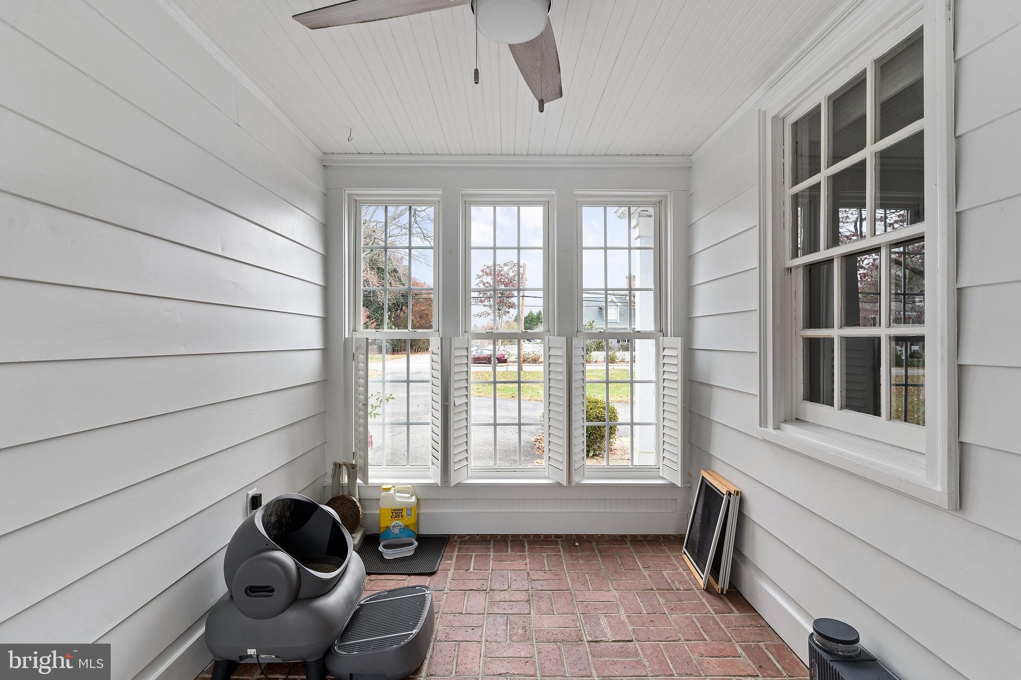 WHITE CREST - Residential