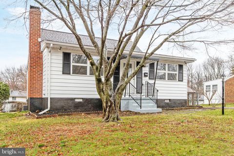 Homes For Sale - 4004 Oak Street<br/> WILMINGTON, DE 19808