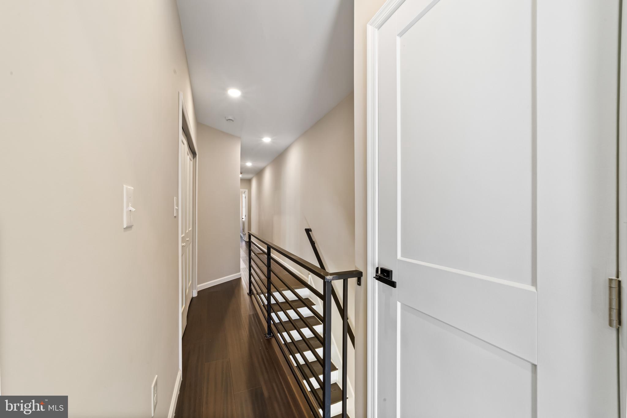 WALNUT HILL - Residential