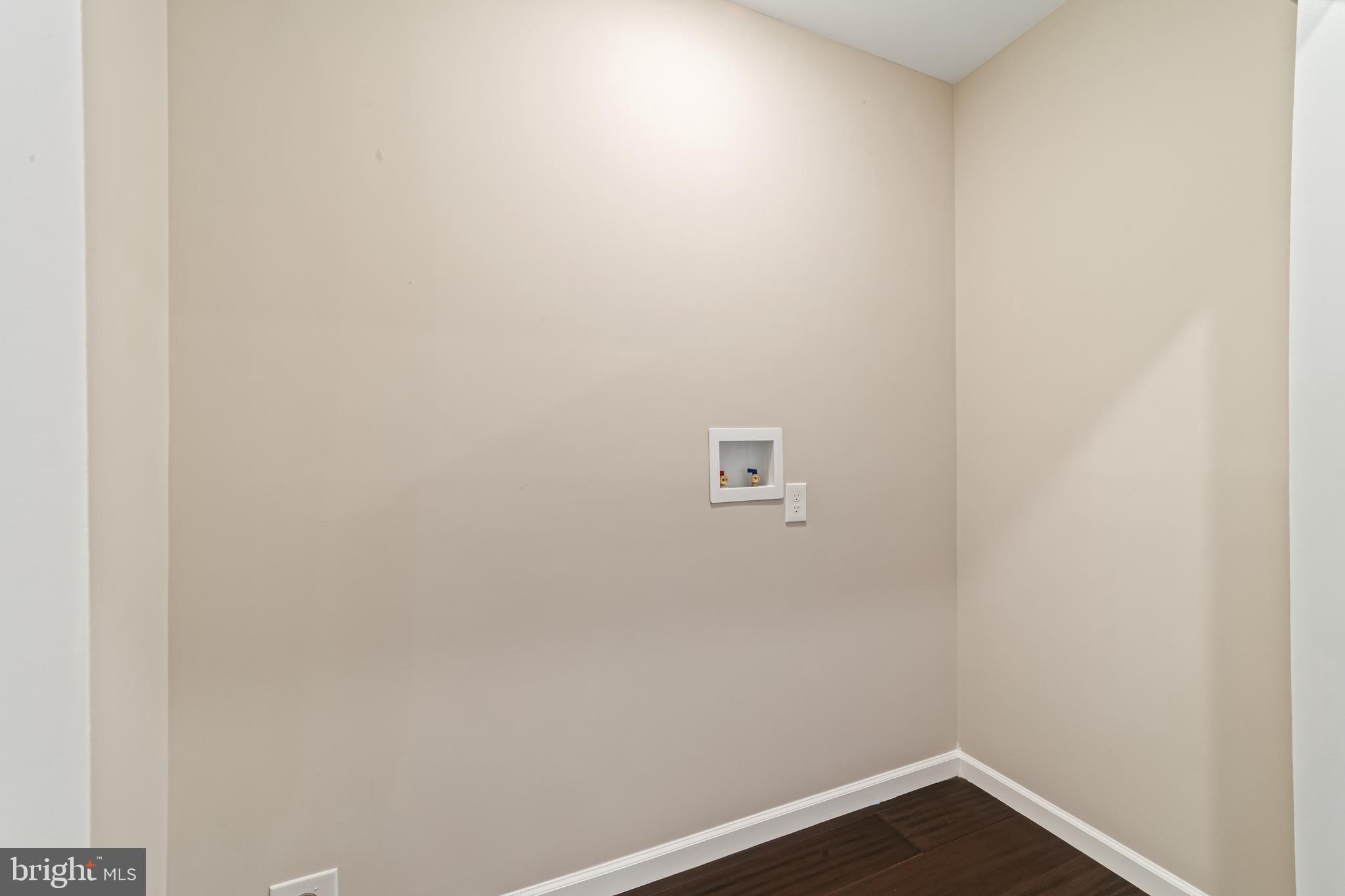 WALNUT HILL - Residential