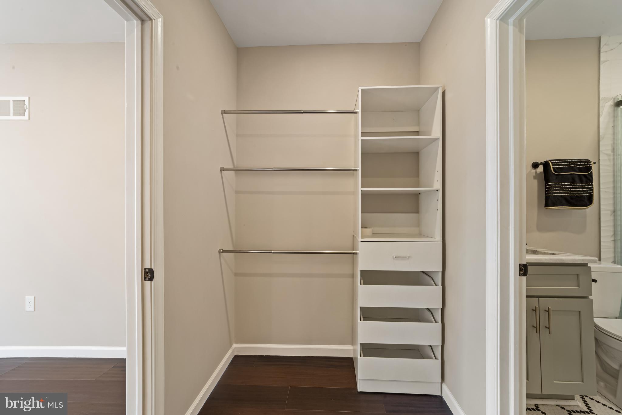 WALNUT HILL - Residential