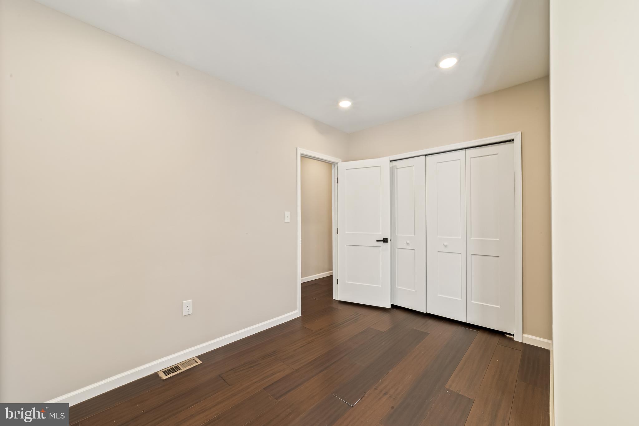 WALNUT HILL - Residential