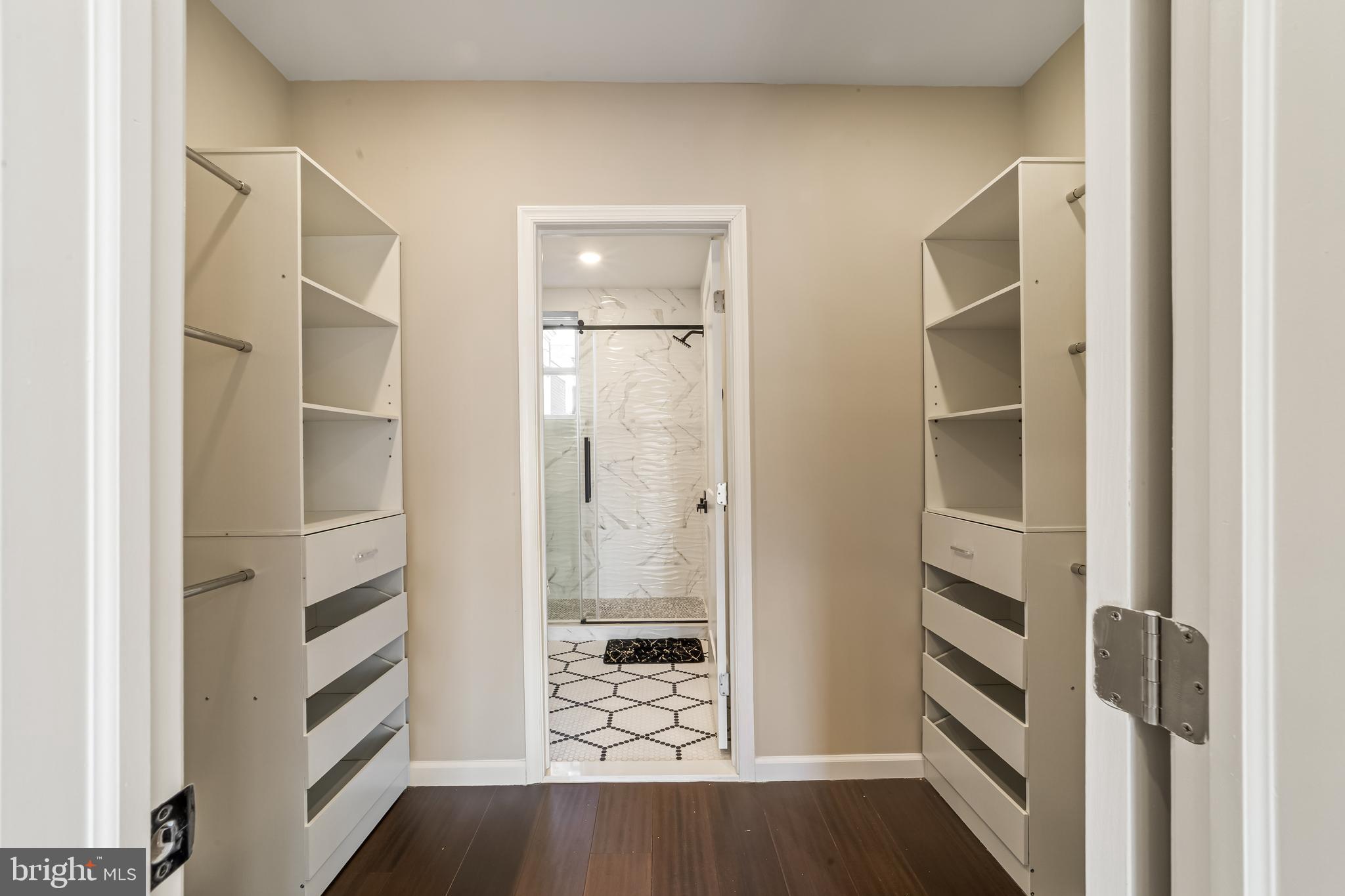WALNUT HILL - Residential