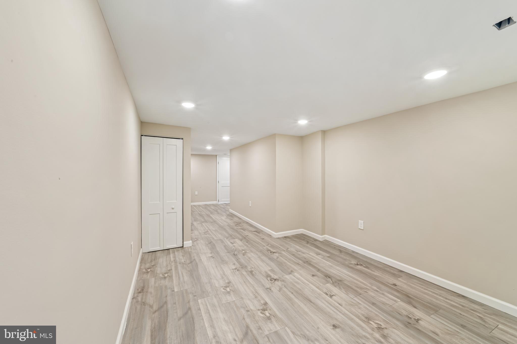 WALNUT HILL - Residential