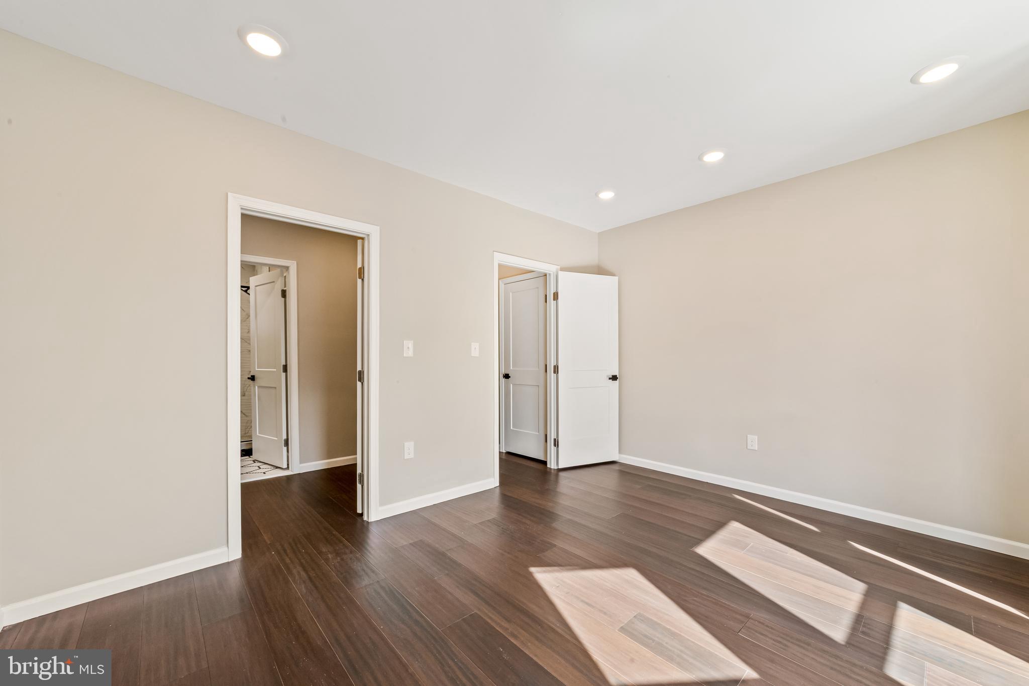 WALNUT HILL - Residential