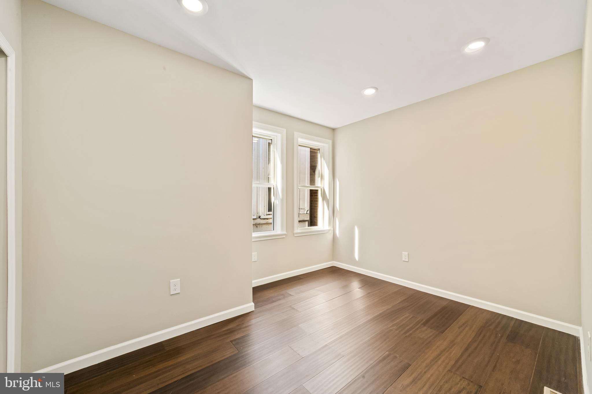 WALNUT HILL - Residential