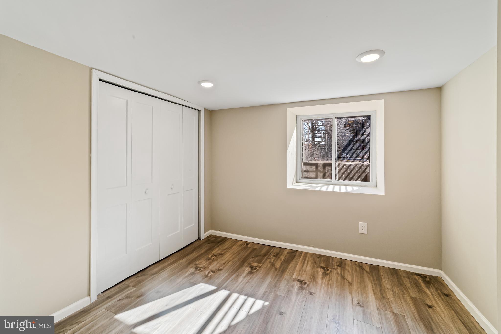 WALNUT HILL - Residential