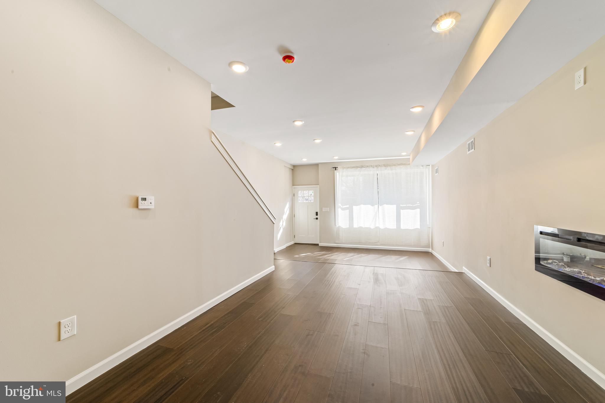WALNUT HILL - Residential
