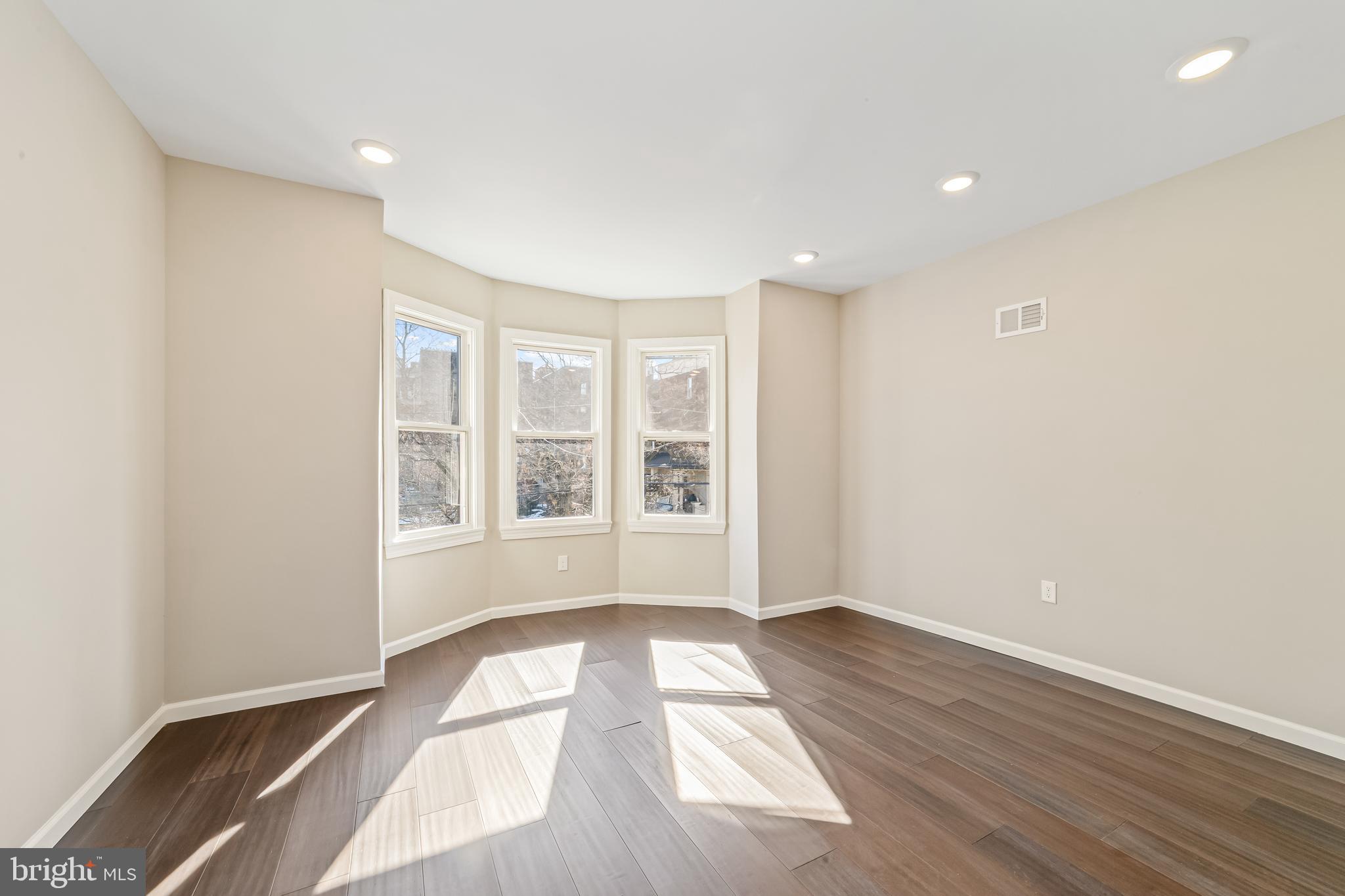 WALNUT HILL - Residential