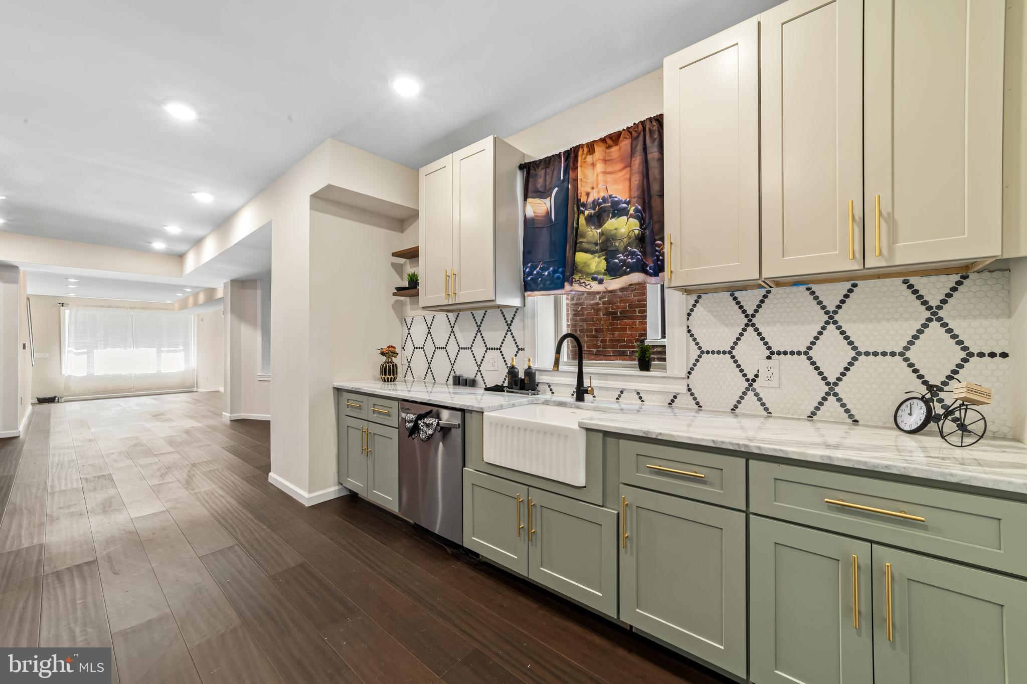 WALNUT HILL - Residential
