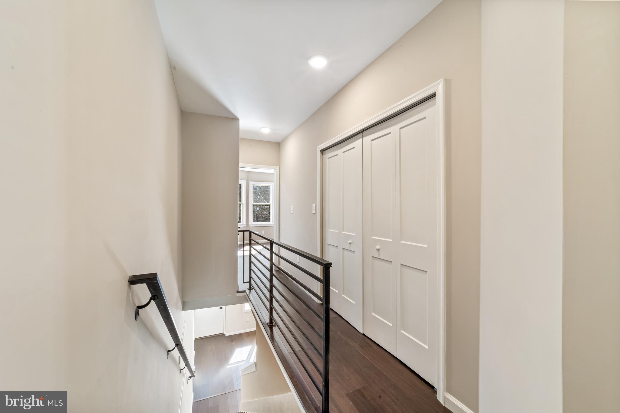 WALNUT HILL - Residential