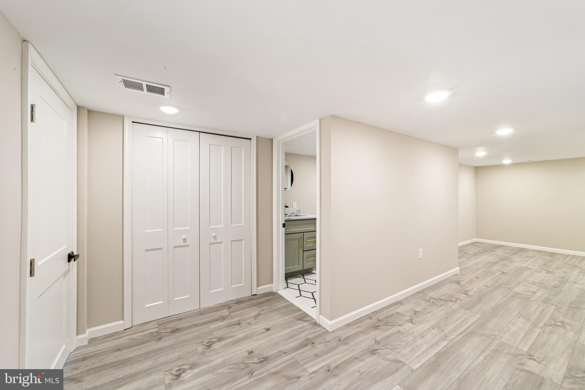 WALNUT HILL - Residential
