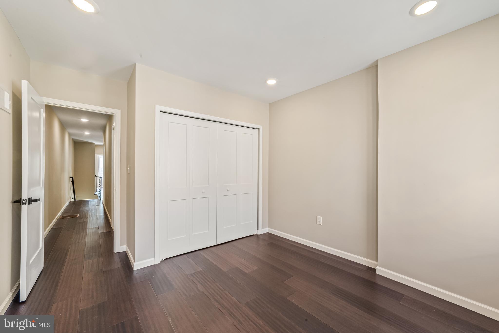 WALNUT HILL - Residential