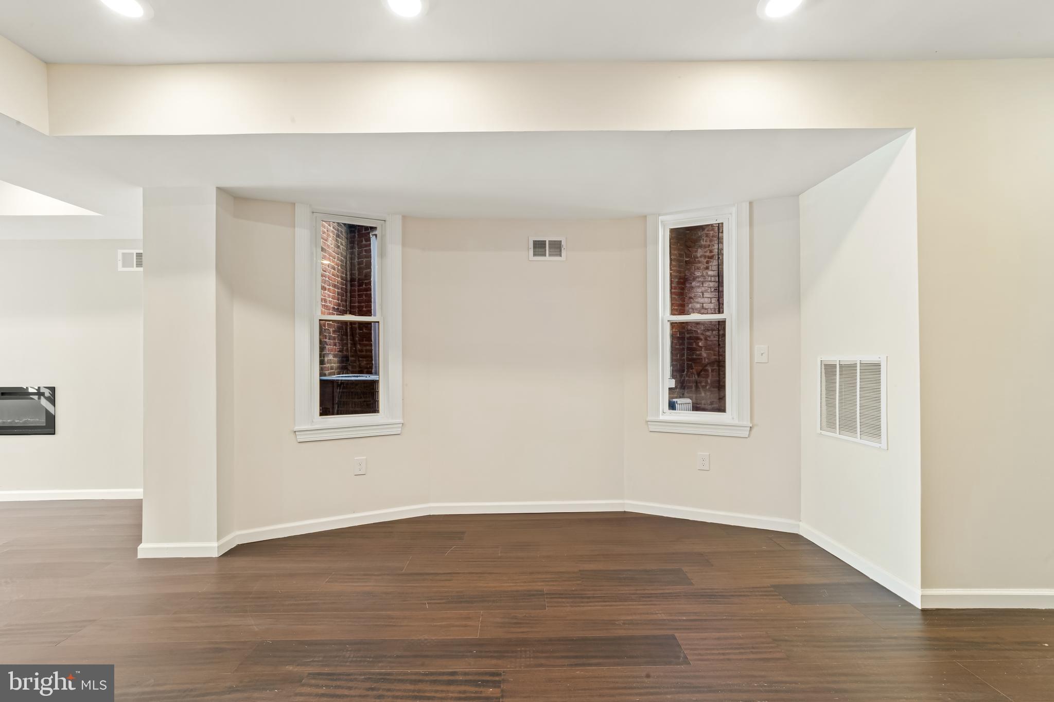 WALNUT HILL - Residential