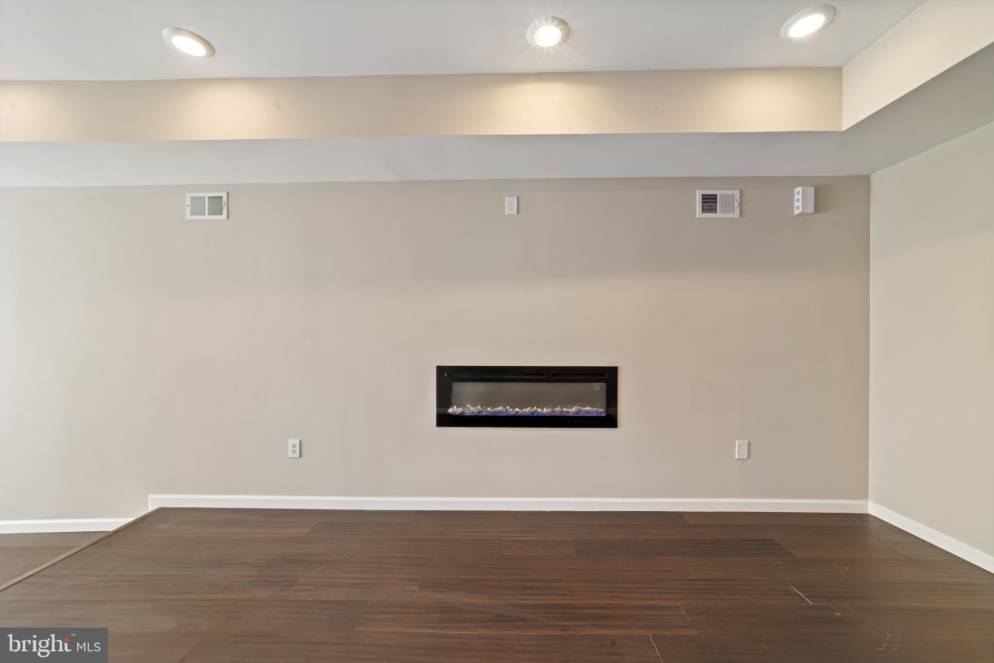 WALNUT HILL - Residential