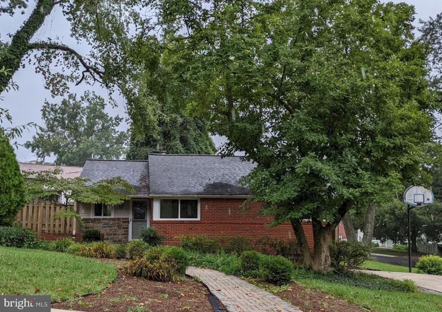 4 bedroom ranch in Rock Creek Forest ready for new owners to call it home.