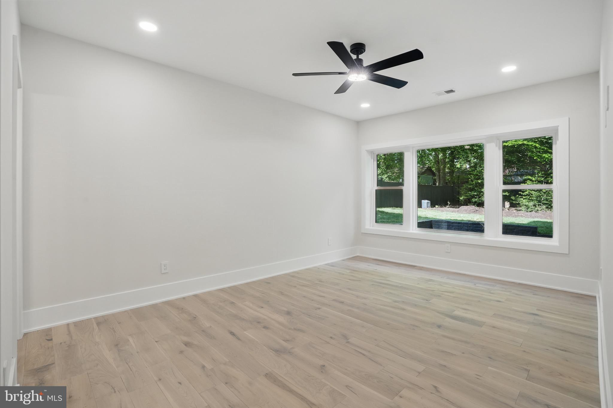 HOLLY PARK - Residential